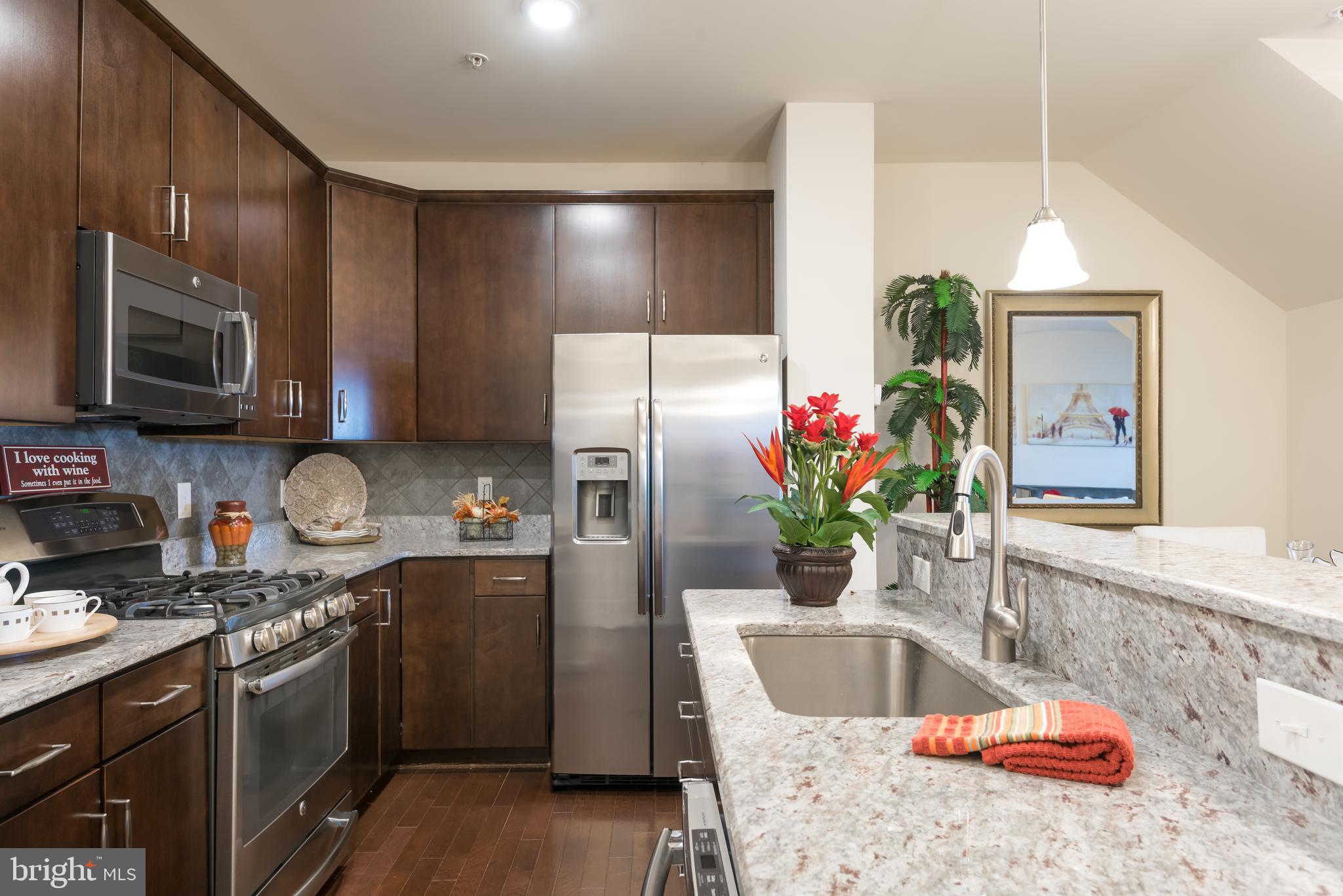 43503 Town Gate Square Chantilly, VA 20152 - Photo 10 of 25 Kitchen