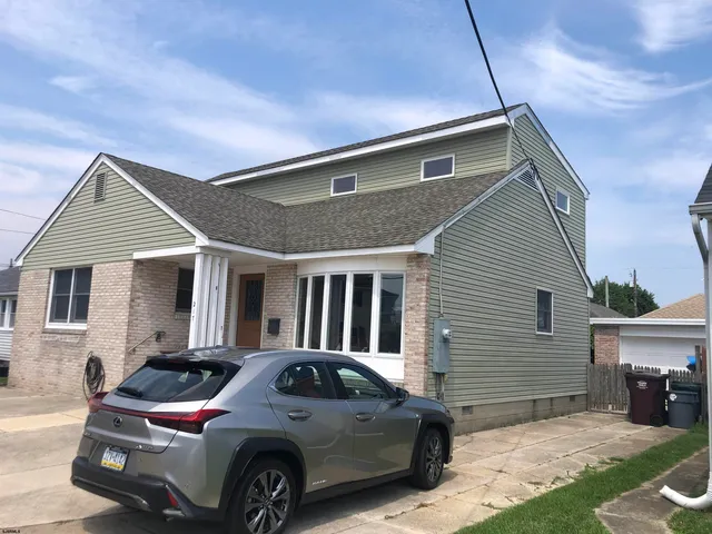 a view of a car in front of house