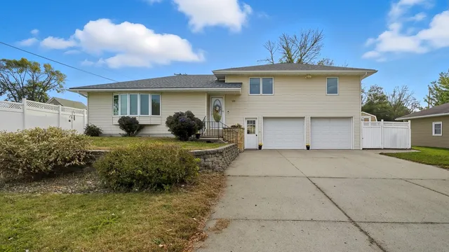 $319,500 | 103 Calm Court, Mapleton, MN 56065