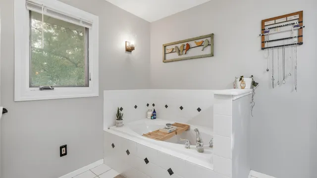 $319,500 | 103 Calm Court, Mapleton, MN 56065