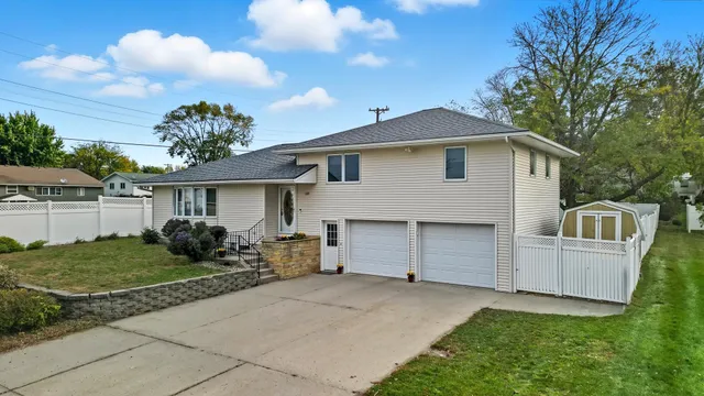 $319,500 | 103 Calm Court, Mapleton, MN 56065