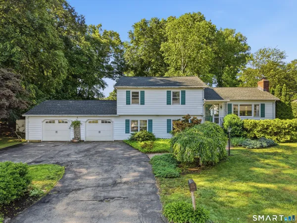 $465,000 | 18 Oakridge Drive, Ledyard, CT 06335