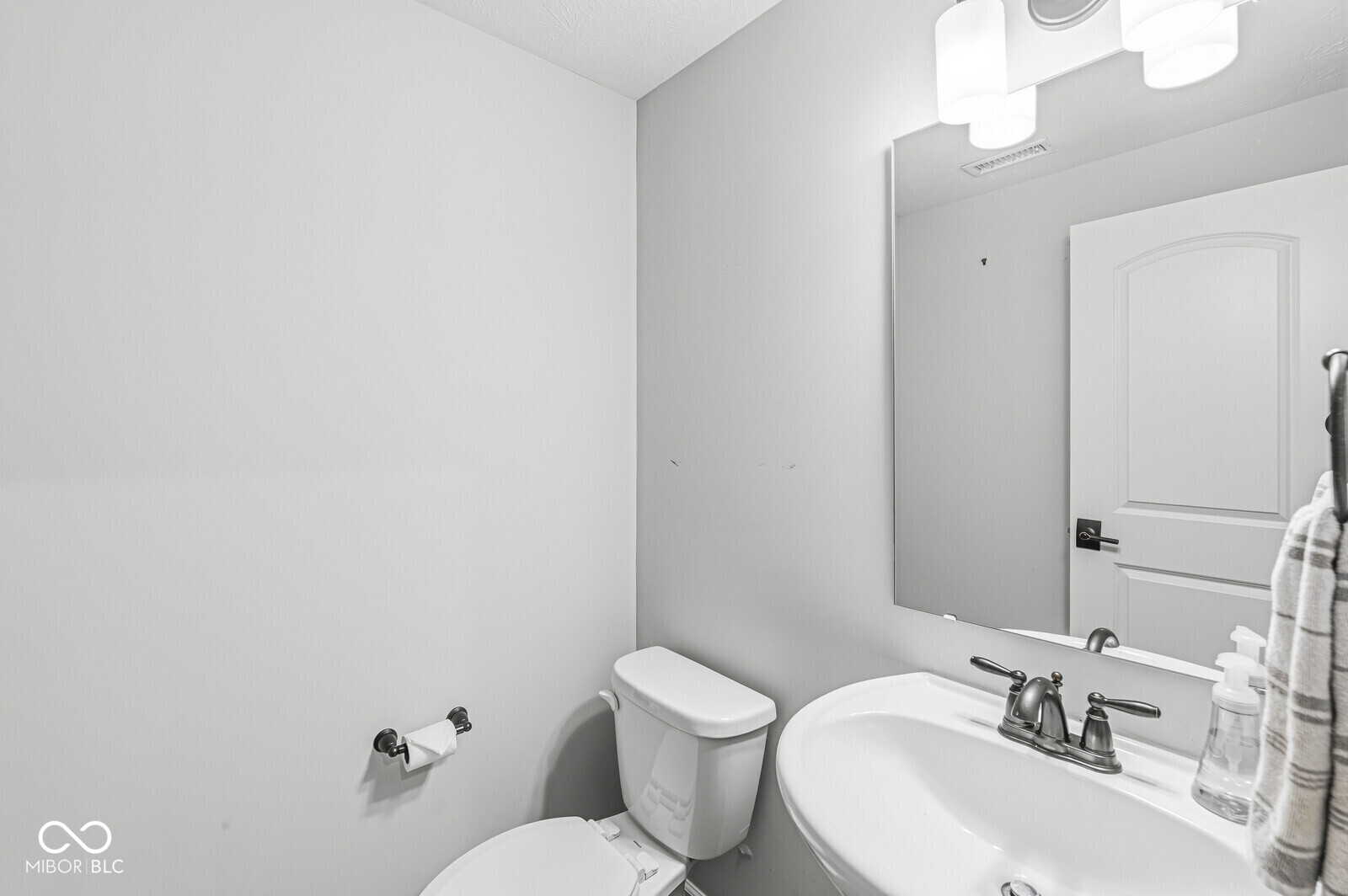 9754 Junction Station Fishers, IN 46037 - Photo 12 of 36