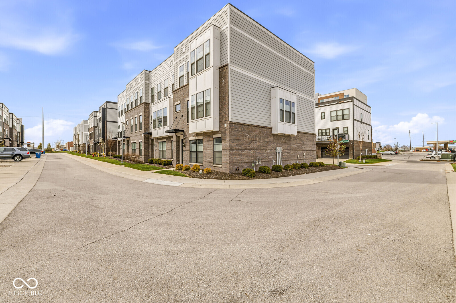 9754 Junction Station Fishers, IN 46037 - Photo 2 of 36