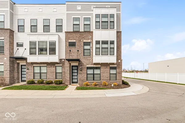 $499,900 | 9754 Junction Station, Fishers, IN 46037