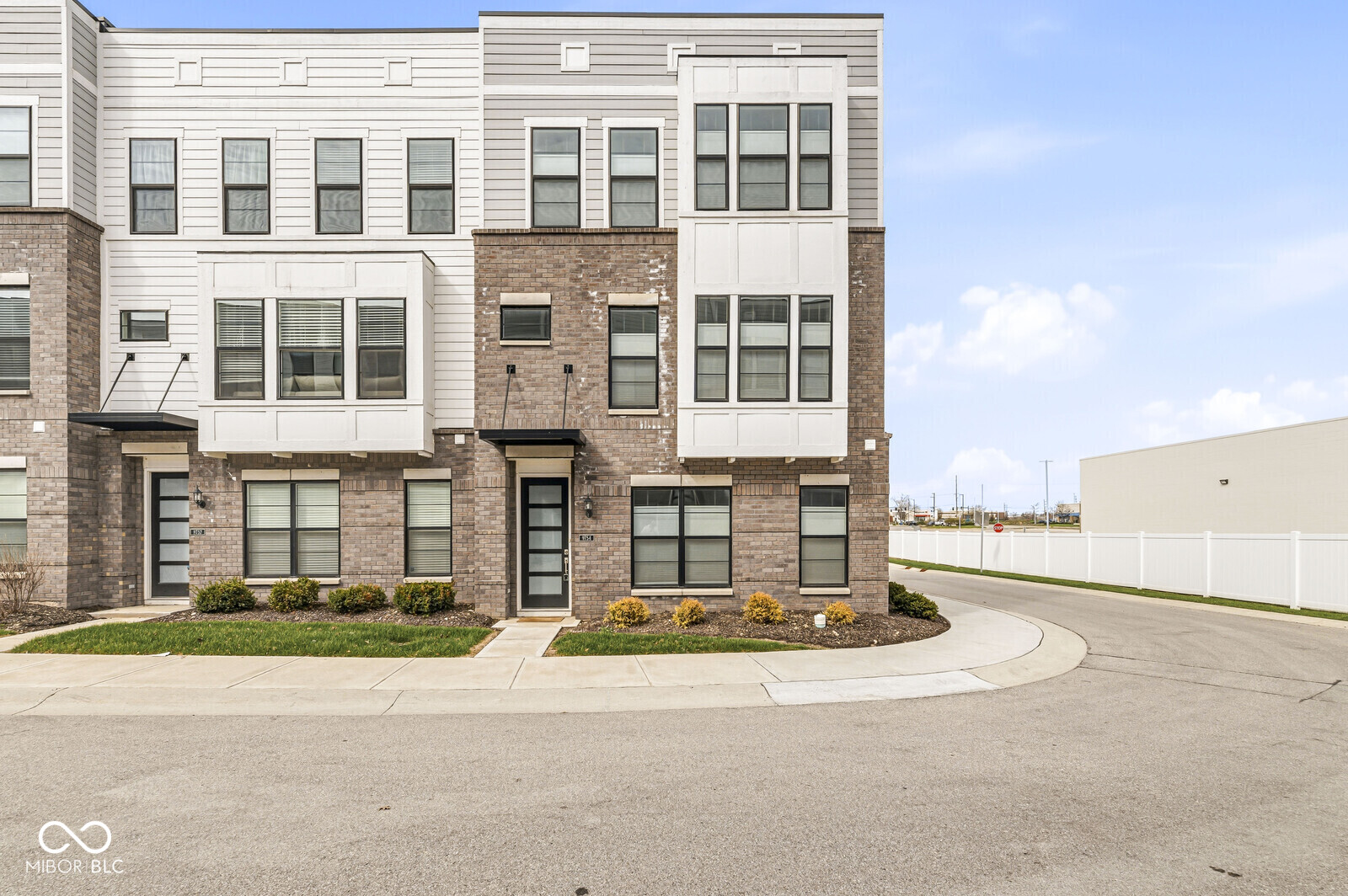 9754 Junction Station Fishers, IN 46037 - Photo 3 of 36