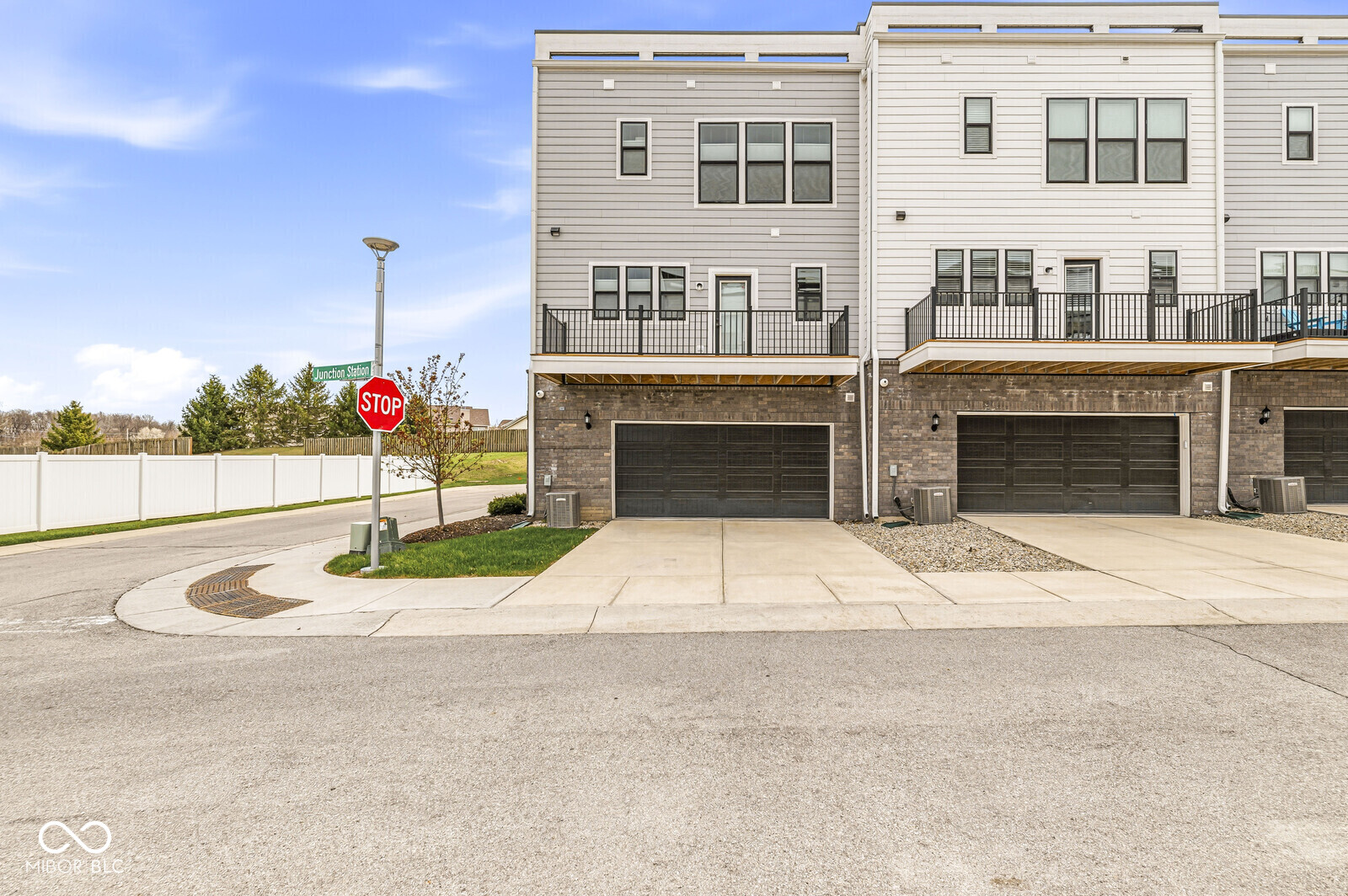 9754 Junction Station Fishers, IN 46037 - Photo 7 of 36