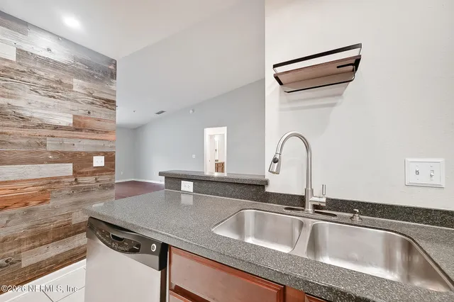 $205,000 | 7036 Deer Lodge Circle, Unit 106, Jacksonville, FL 32256