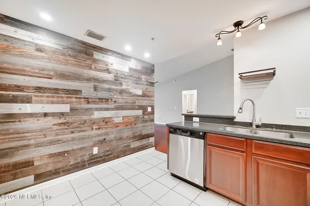 $205,000 | 7036 Deer Lodge Circle, Unit 106, Jacksonville, FL 32256