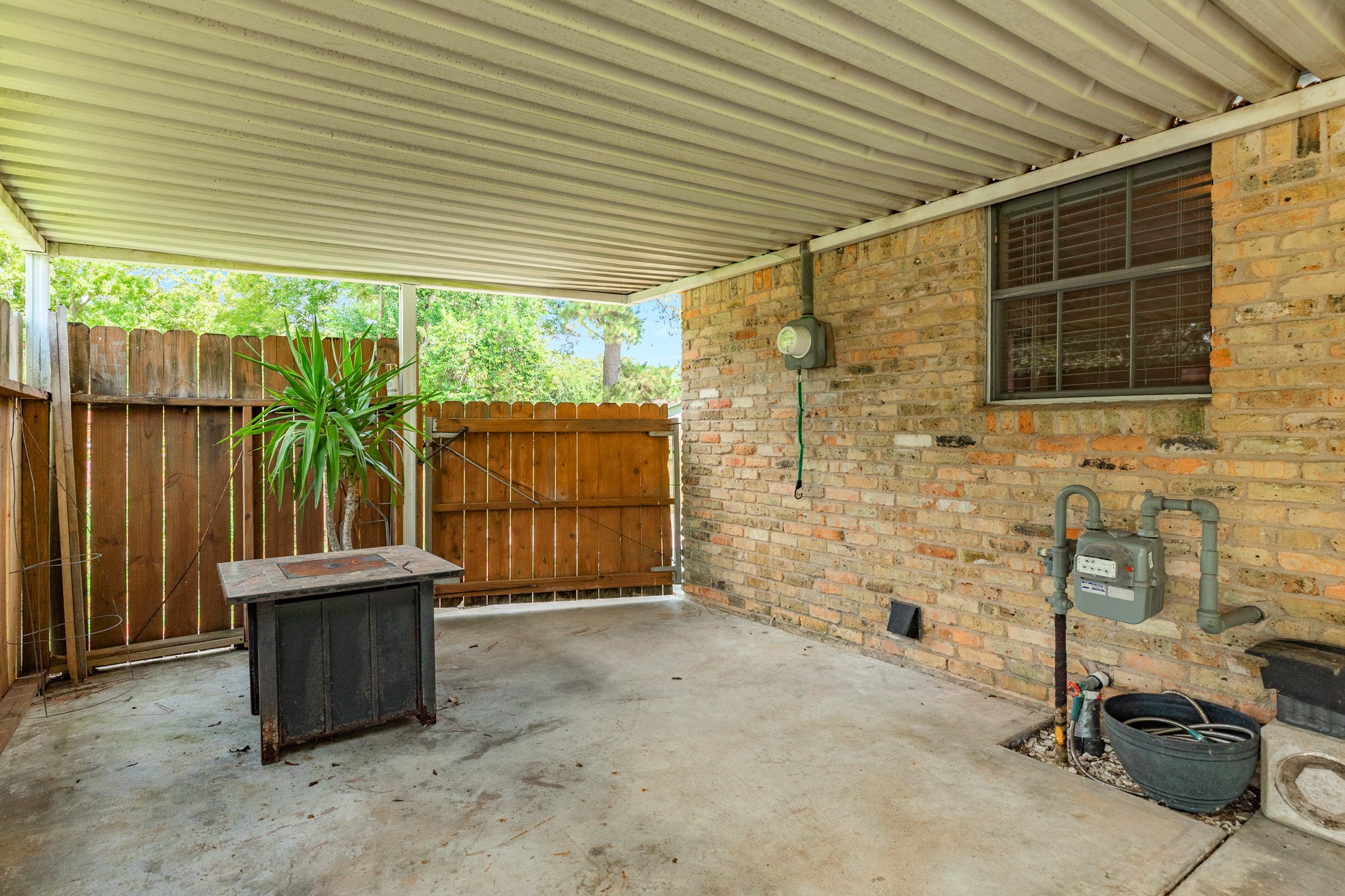 101 Irwin Road West Columbia, TX 77486 - Photo 7 of 26 Extra covered area