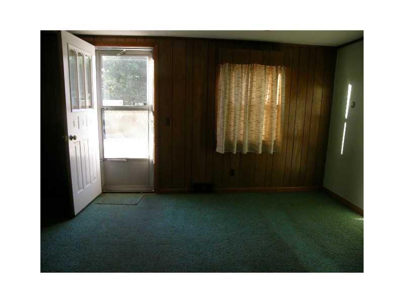 3 Washington Street Millinocket, ME 04462 - Photo 11 of 21 Living Room.