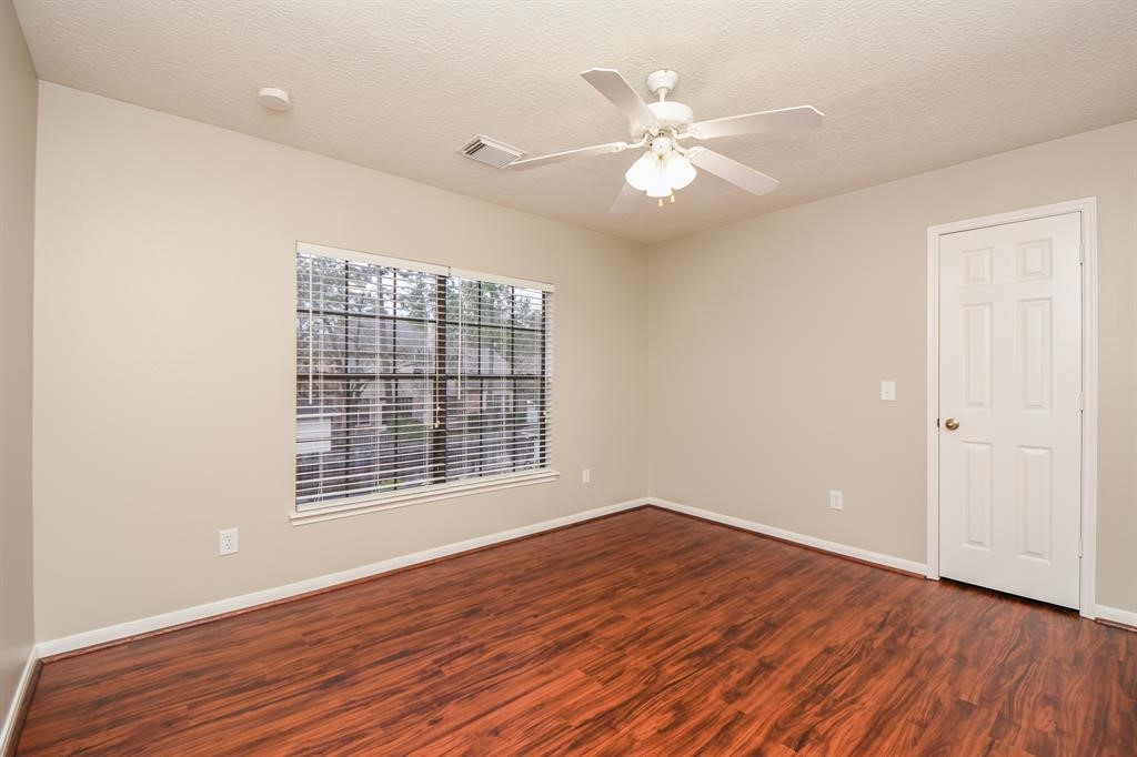 27 West Rumple Creek Place Spring, TX 77381 - Photo 23 of 32 Secondary bedroom #3