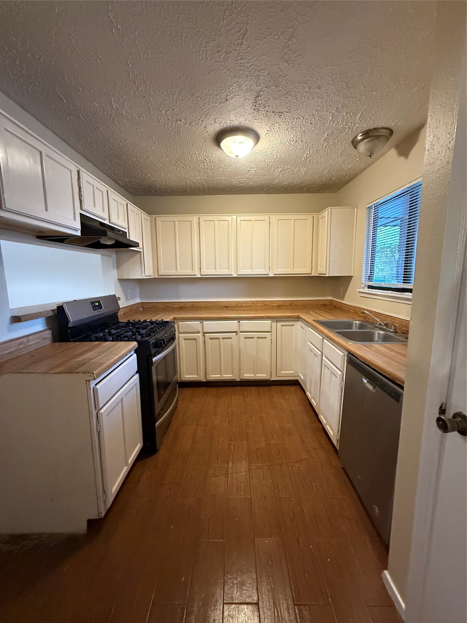 2211 Spring Dusk Drive Spring, TX 77373 - Photo 5 of 12 Kitchen