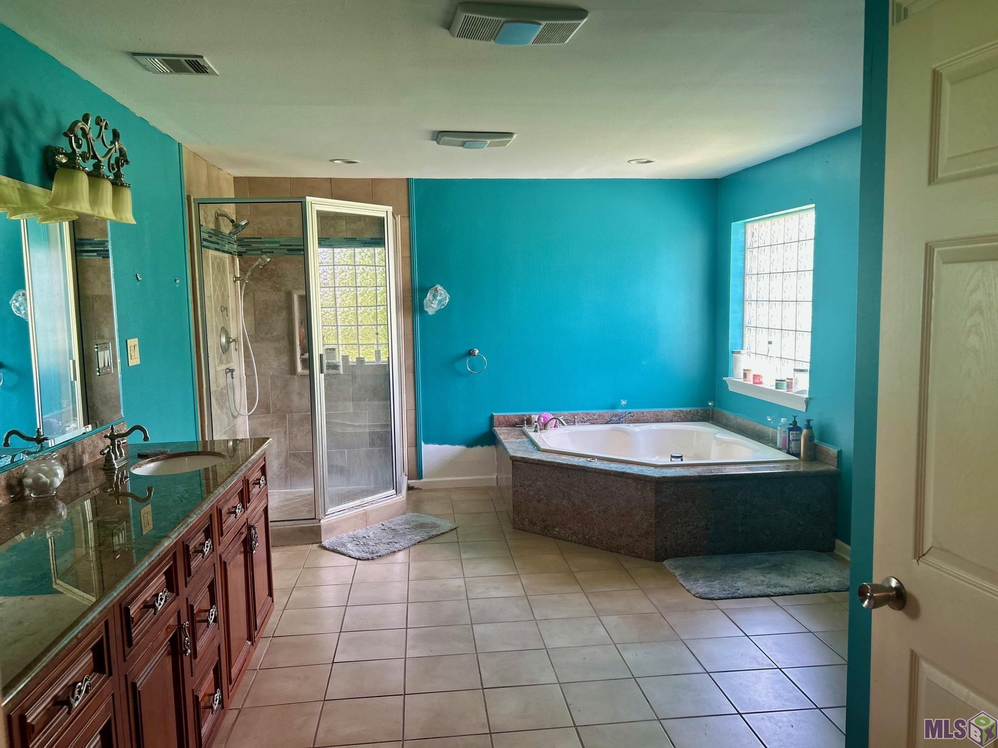 516 Leo Street Patterson, LA 70392 - Photo 9 of 12 MASTER BATH