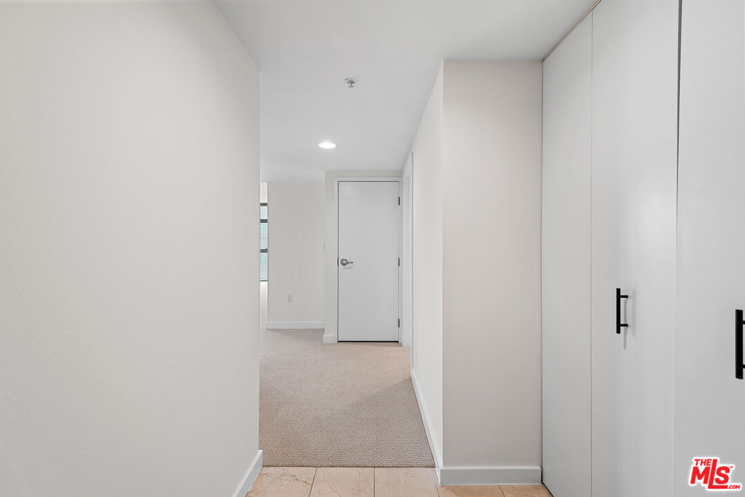 13700 Marina Pointe Drive, Unit 517 Marina del Rey, CA 90292 - Photo 14 of 54 a view of an empty room