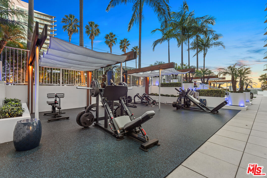 13700 Marina Pointe Drive, Unit 517 Marina del Rey, CA 90292 - Photo 32 of 54 a view of a room with gym equipment