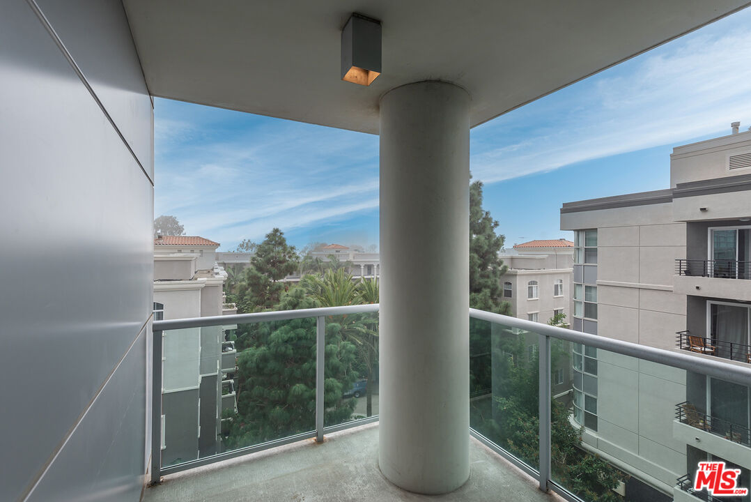 13700 Marina Pointe Drive, Unit 517 Marina del Rey, CA 90292 - Photo 7 of 54 a view of a balcony with city view