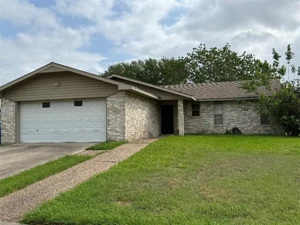 $1,900 | 110 Timberview Drive, Portland, TX 78374