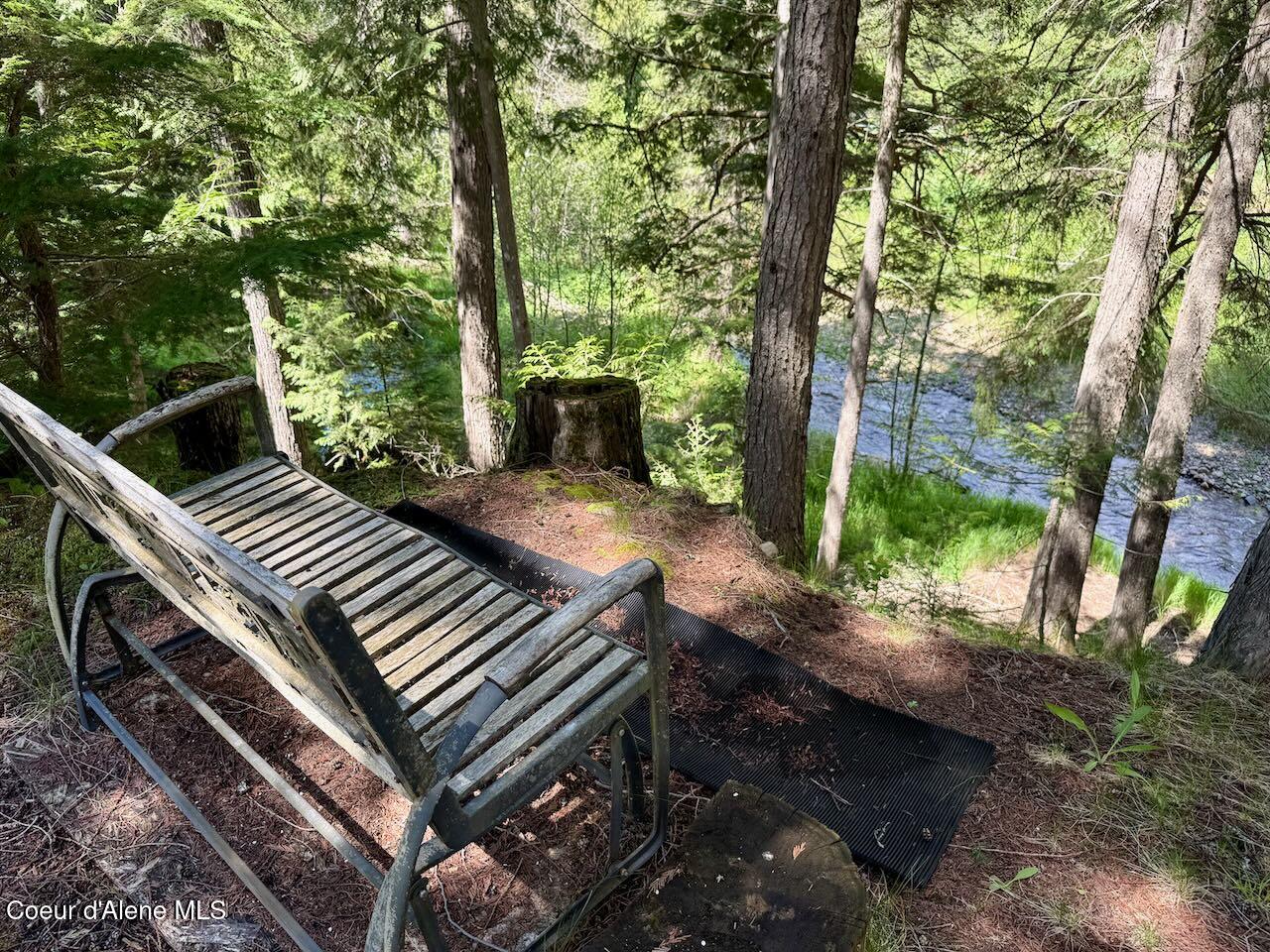 8213 Rapid Lightning Road Sandpoint, ID 83864 - Photo 29 of 40 Relax here
