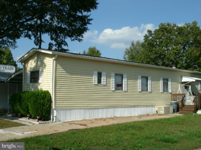 133 Trailway Road Middle River, MD 21220 - Photo 1 of 17 View of Long Lasting Vinyl Siding & Front Lawn