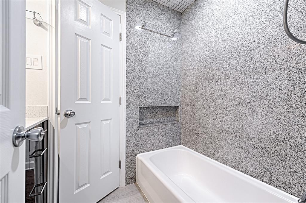 869 Peavy Road Dallas, TX 75218 - Photo 12 of 31