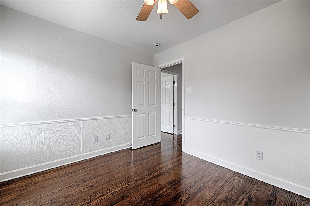 869 Peavy Road Dallas, TX 75218 - Photo 16 of 31