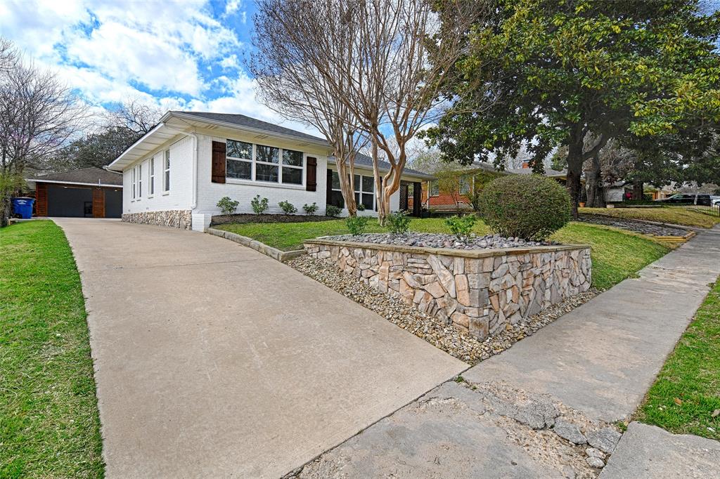 869 Peavy Road Dallas, TX 75218 - Photo 2 of 31