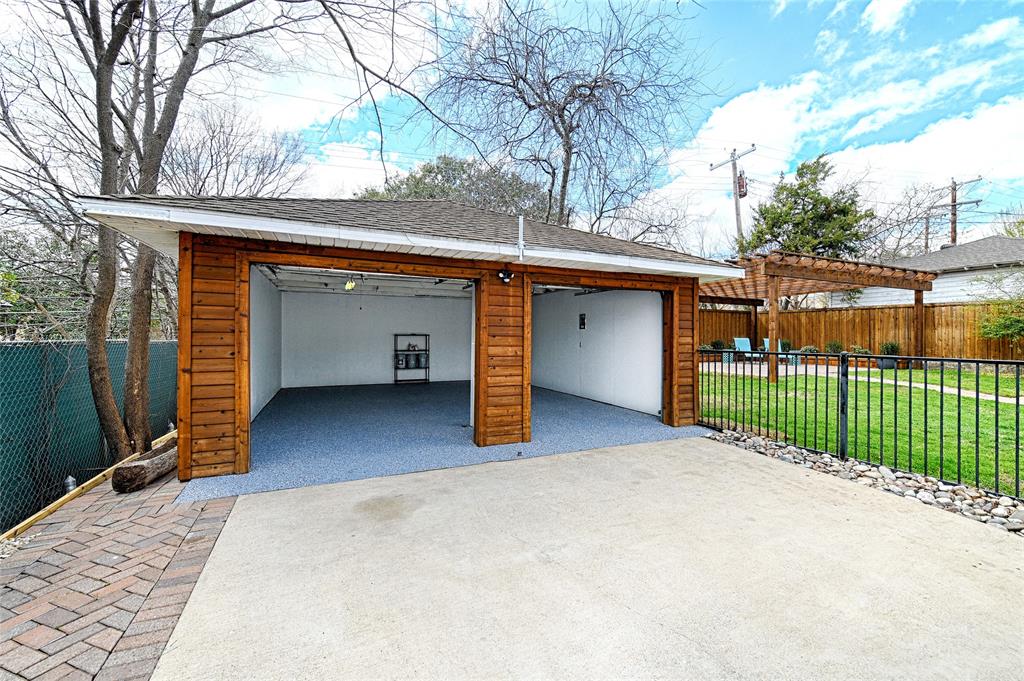 869 Peavy Road Dallas, TX 75218 - Photo 22 of 31