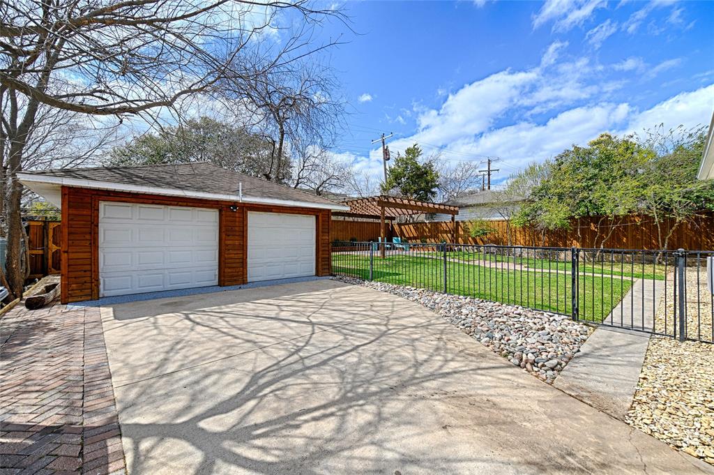 869 Peavy Road Dallas, TX 75218 - Photo 24 of 31