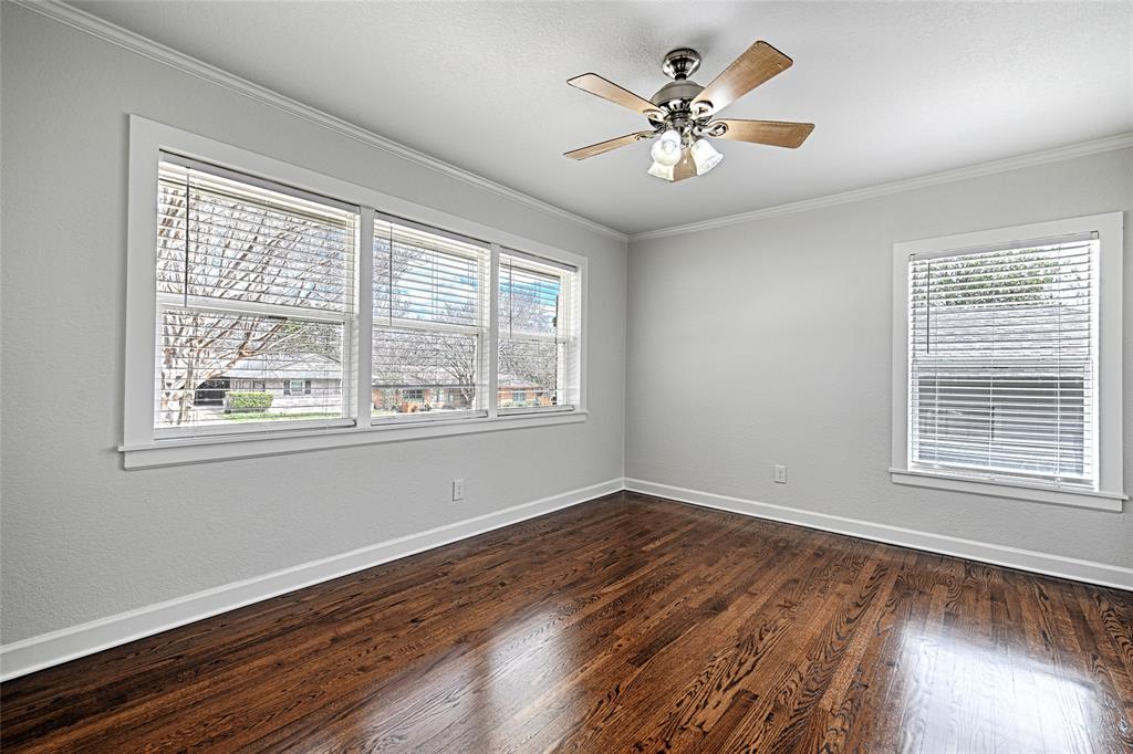 869 Peavy Road Dallas, TX 75218 - Photo 9 of 31