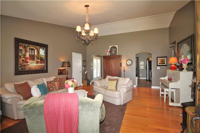 1044 Hummingbird Lane Spring Hill, TN 37174 - Photo 5 of 20 Gallery Image 5