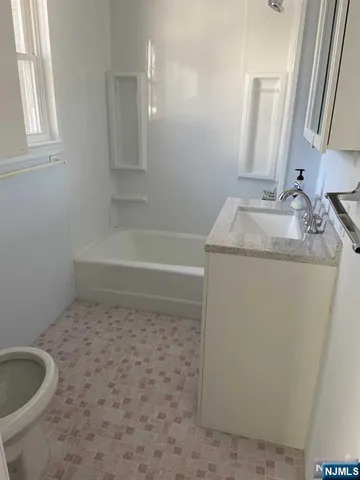 $2,500 | 344 Rochelle Avenue, Rochelle Park, NJ 07662