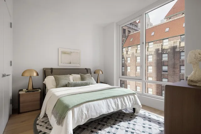 $1,395,000 | 135 East 47th Street, Unit 24A | Midtown East