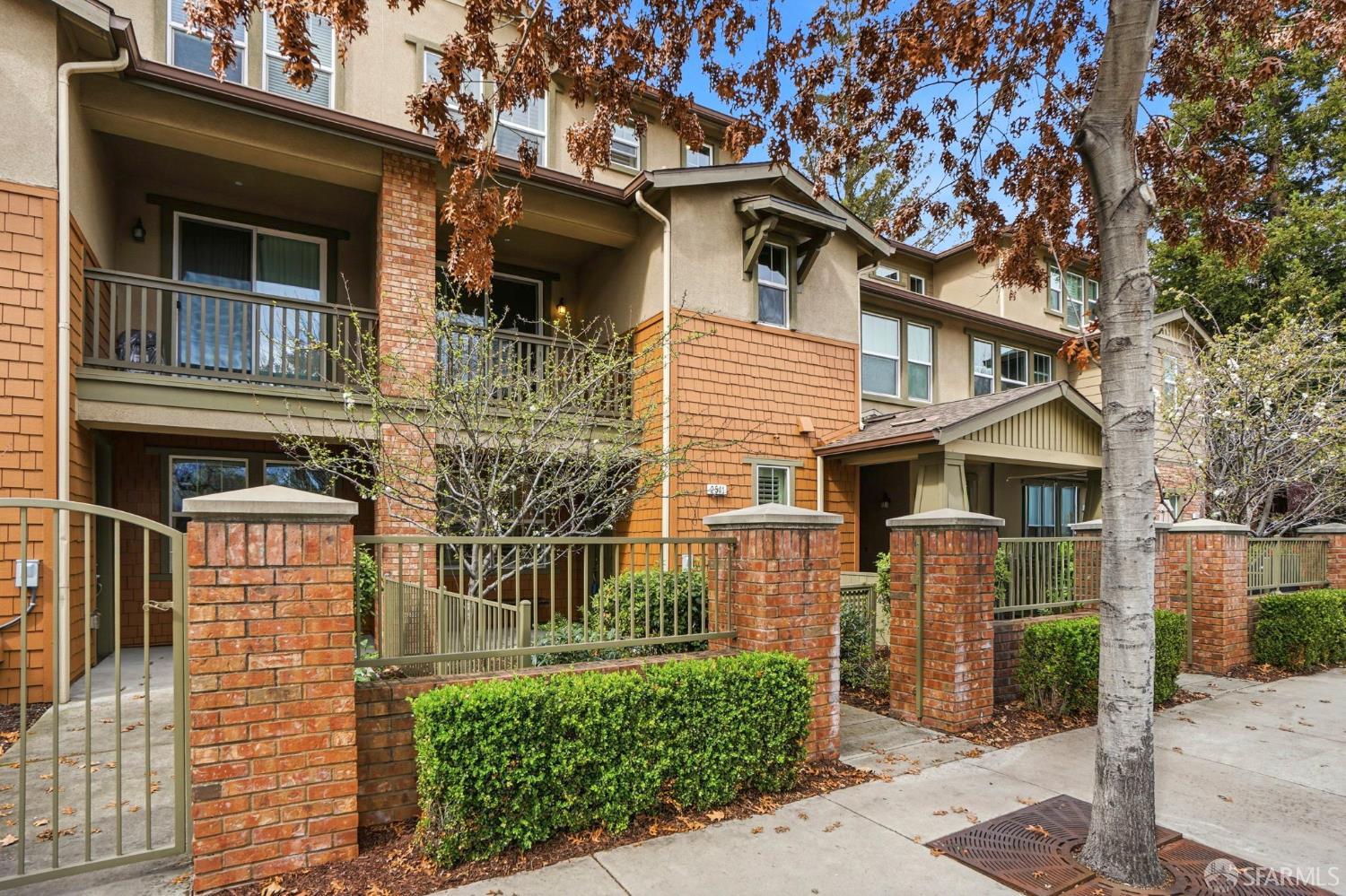 2541 Oak Road Walnut Creek, CA 94597 - Photo 3 of 59