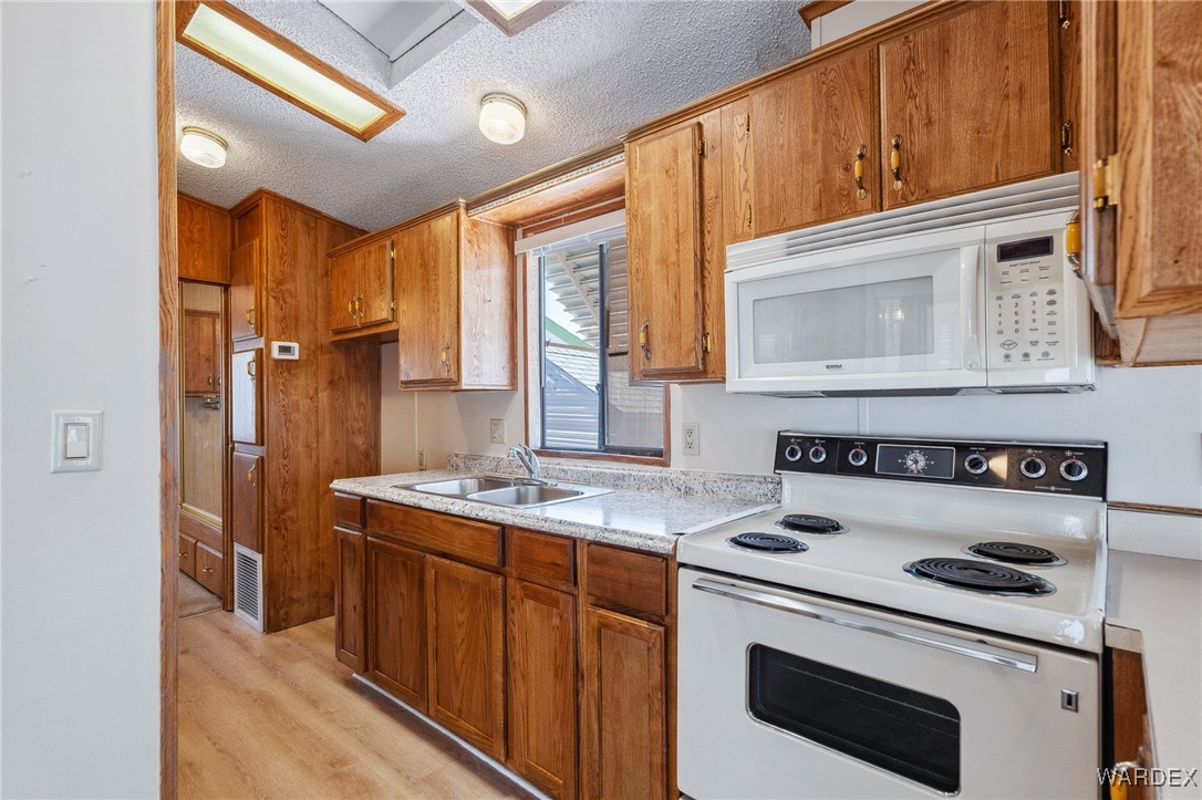 2000 Ramar Road, Unit 443 Bullhead City, AZ 86442 - Photo 8 of 20 Kitchen