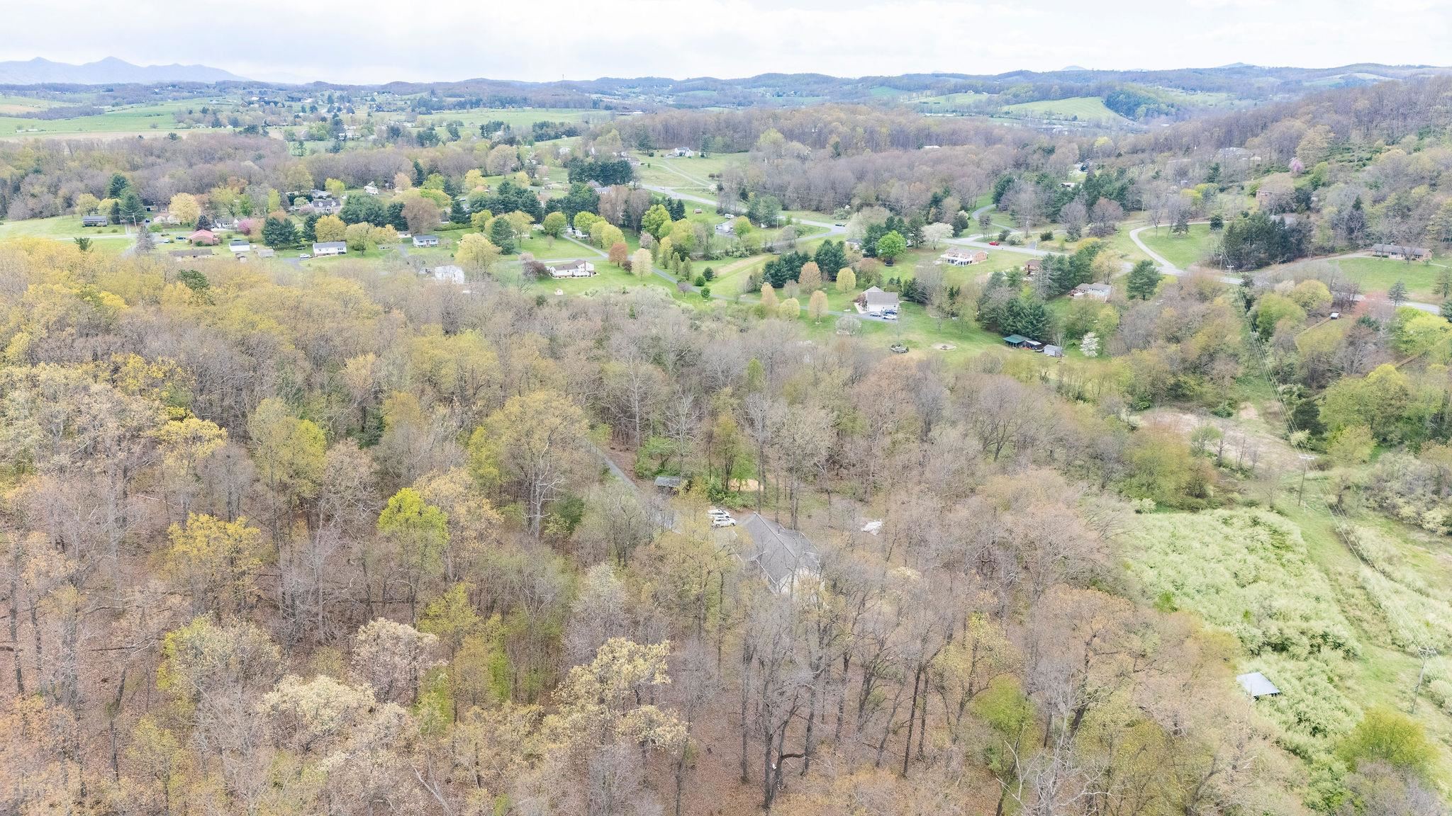 86 Spitler Circle Greenville, VA 24440 - Photo 20 of 25 a view of a city with mountain view