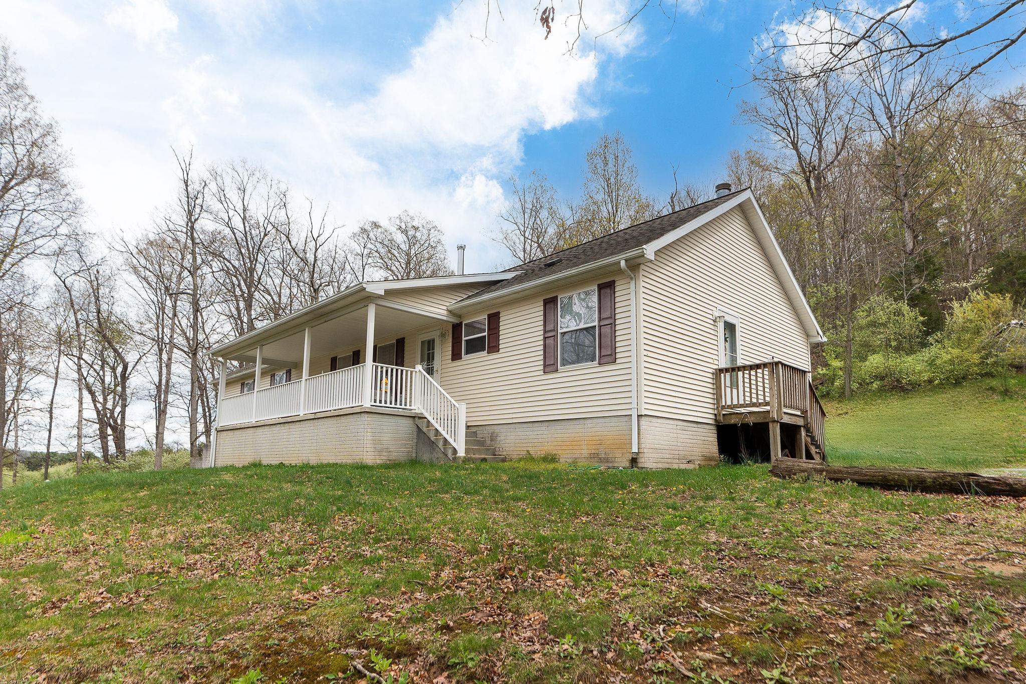 86 Spitler Circle Greenville, VA 24440 - Photo 2 of 25 a front view of a house with garden