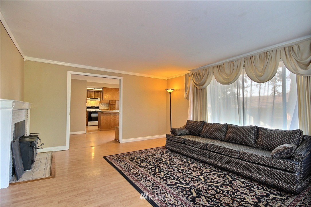 362 Earlington Avenue Southwest Renton, WA 98057 - Photo 3 of 22