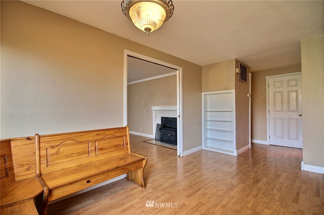 362 Earlington Avenue Southwest Renton, WA 98057 - Photo 4 of 22