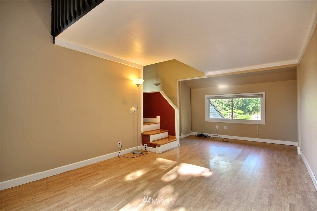 362 Earlington Avenue Southwest Renton, WA 98057 - Photo 9 of 22