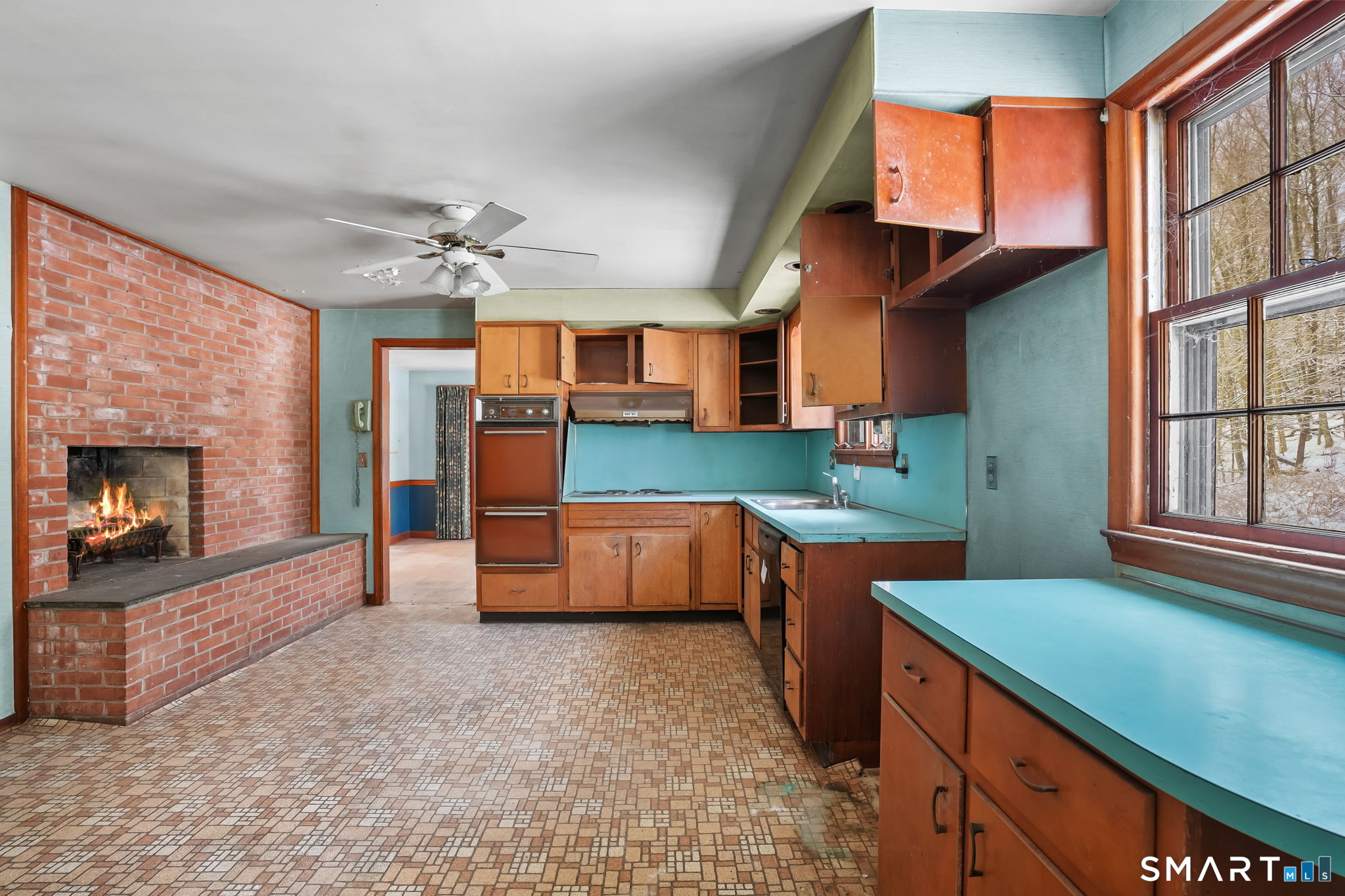 10 Pasture Lane Simsbury, CT 06092 - Photo 16 of 40 a kitchen with stainless steel appliances kitchen island granite countertop a refrigerator and a stove top oven
