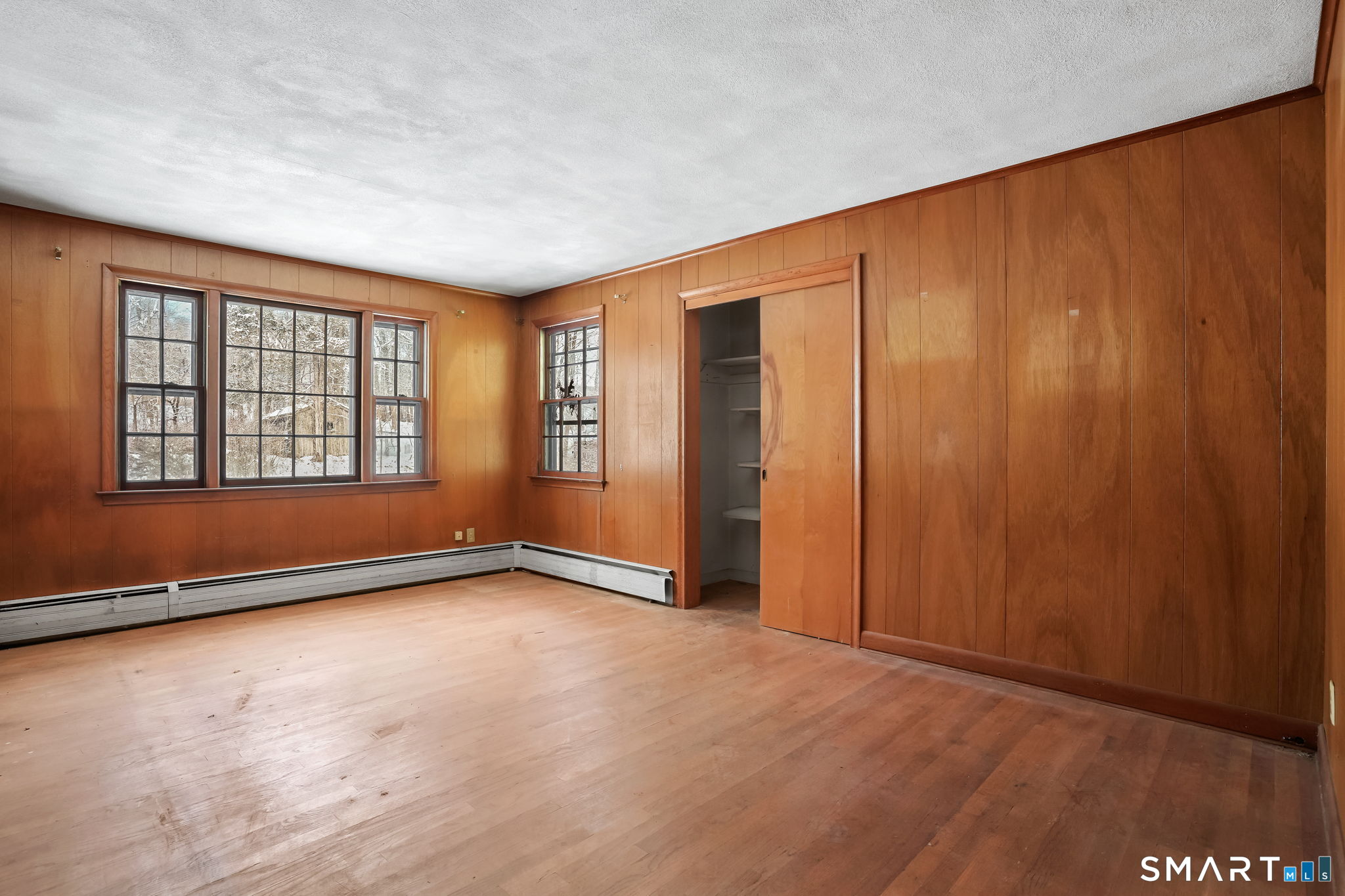 10 Pasture Lane Simsbury, CT 06092 - Photo 19 of 40 an empty room with windows