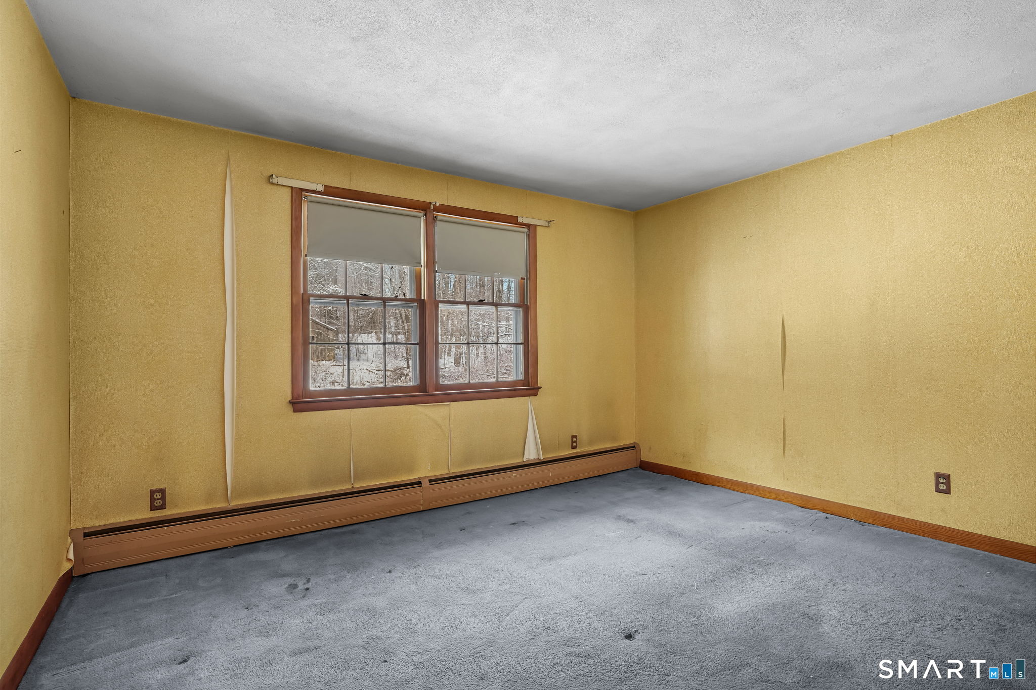 10 Pasture Lane Simsbury, CT 06092 - Photo 22 of 40 an empty room with a window