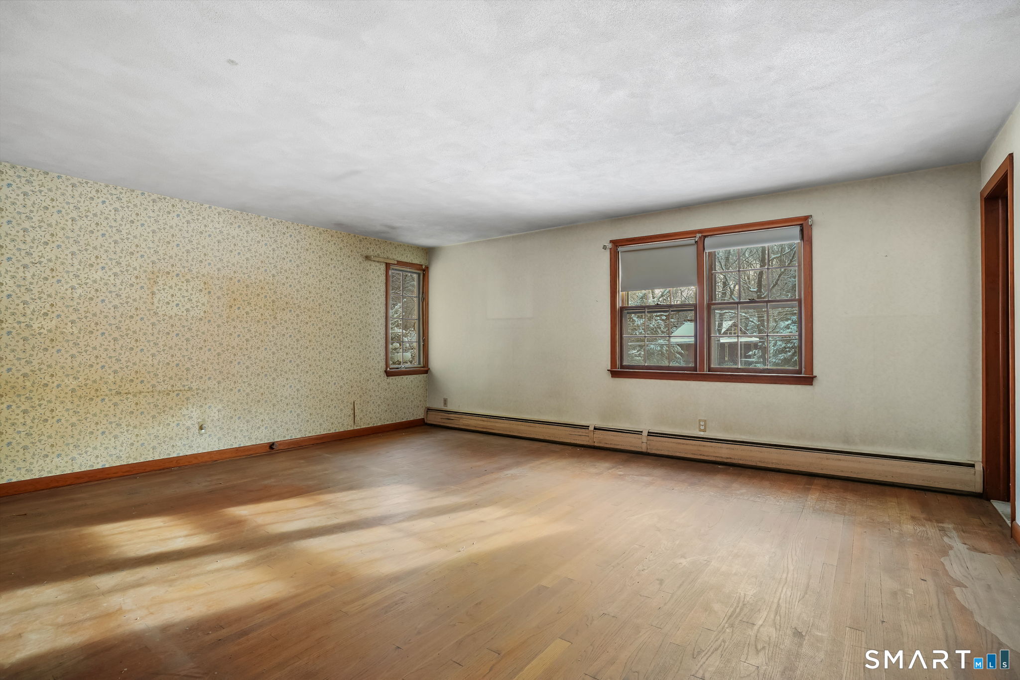 10 Pasture Lane Simsbury, CT 06092 - Photo 25 of 40 an empty room with windows