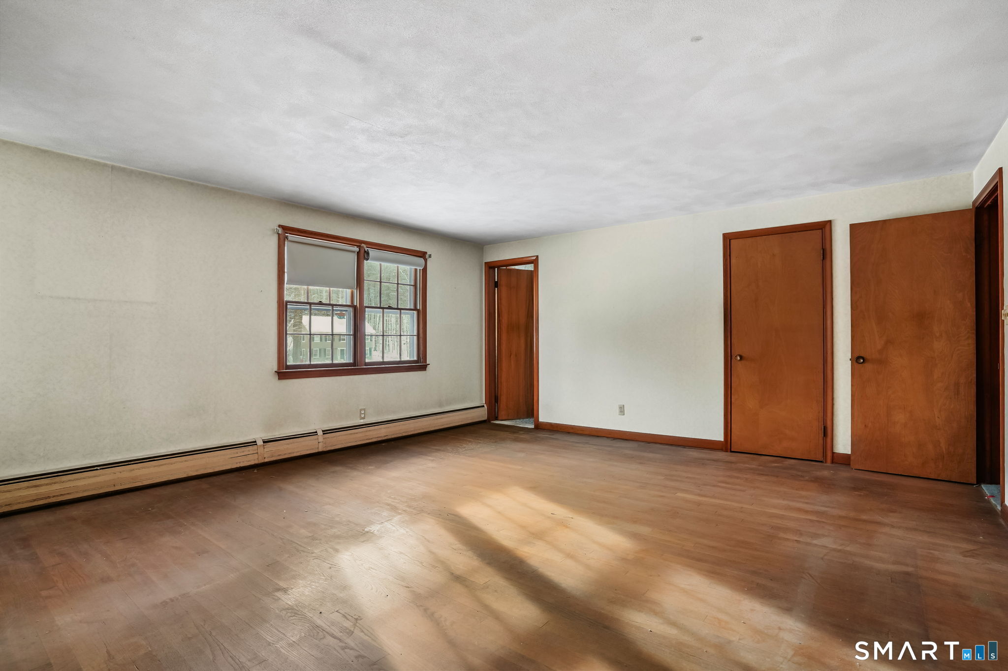 10 Pasture Lane Simsbury, CT 06092 - Photo 27 of 40 an empty room with windows
