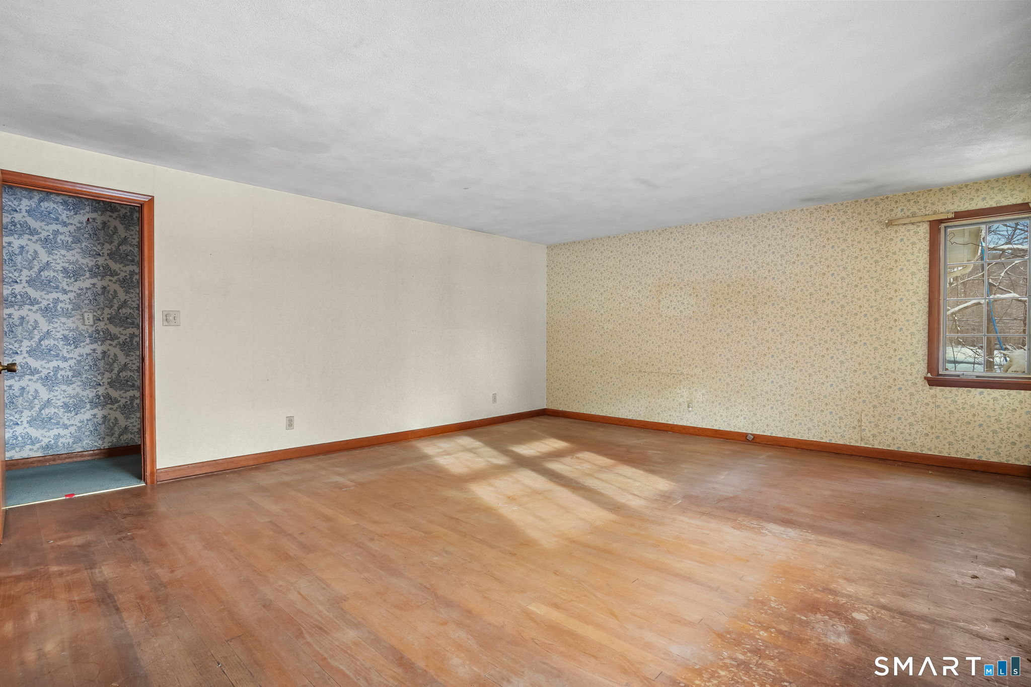 10 Pasture Lane Simsbury, CT 06092 - Photo 28 of 40 a view of an empty room with a window