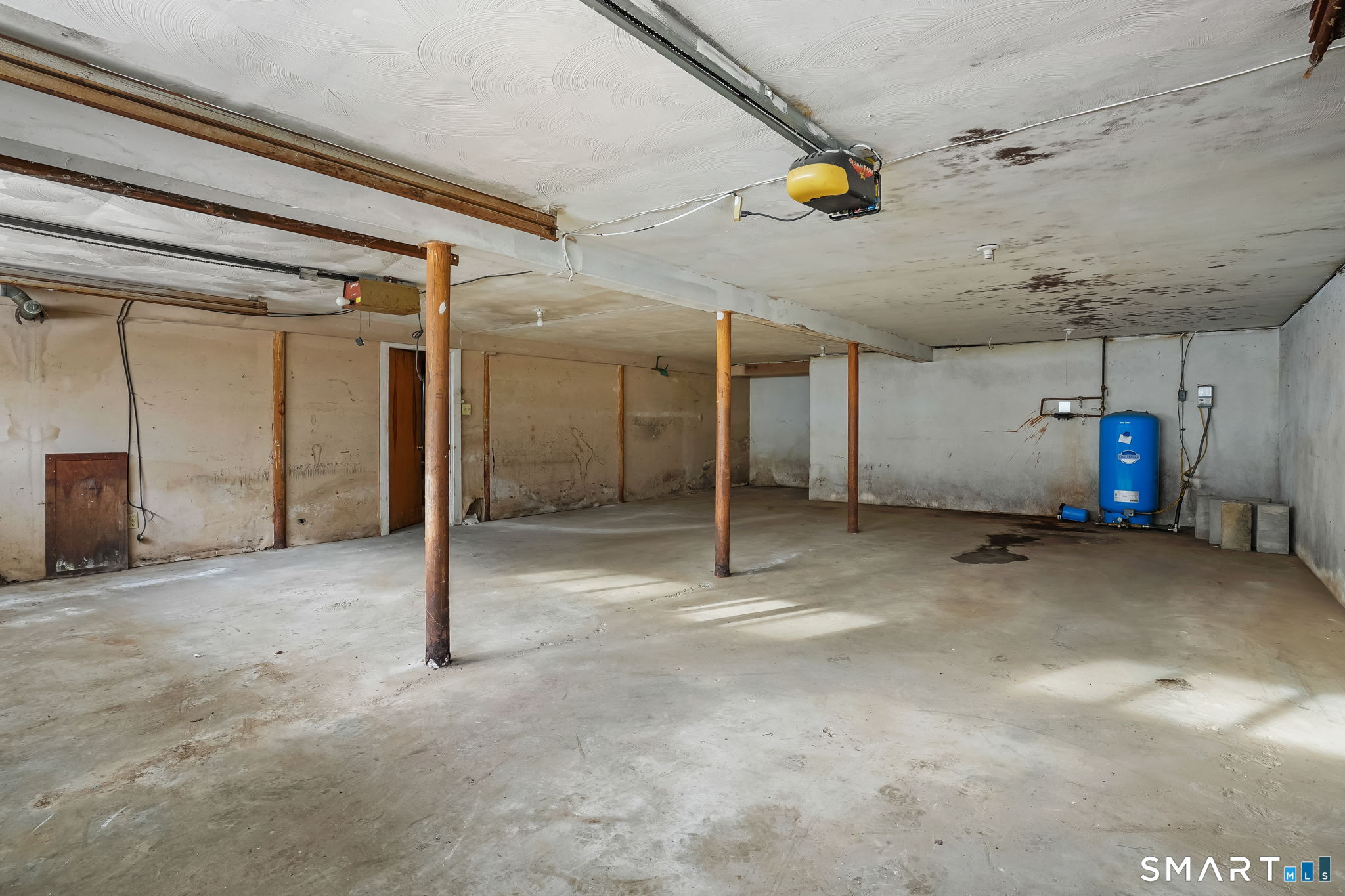 10 Pasture Lane Simsbury, CT 06092 - Photo 33 of 40 a view of an empty room