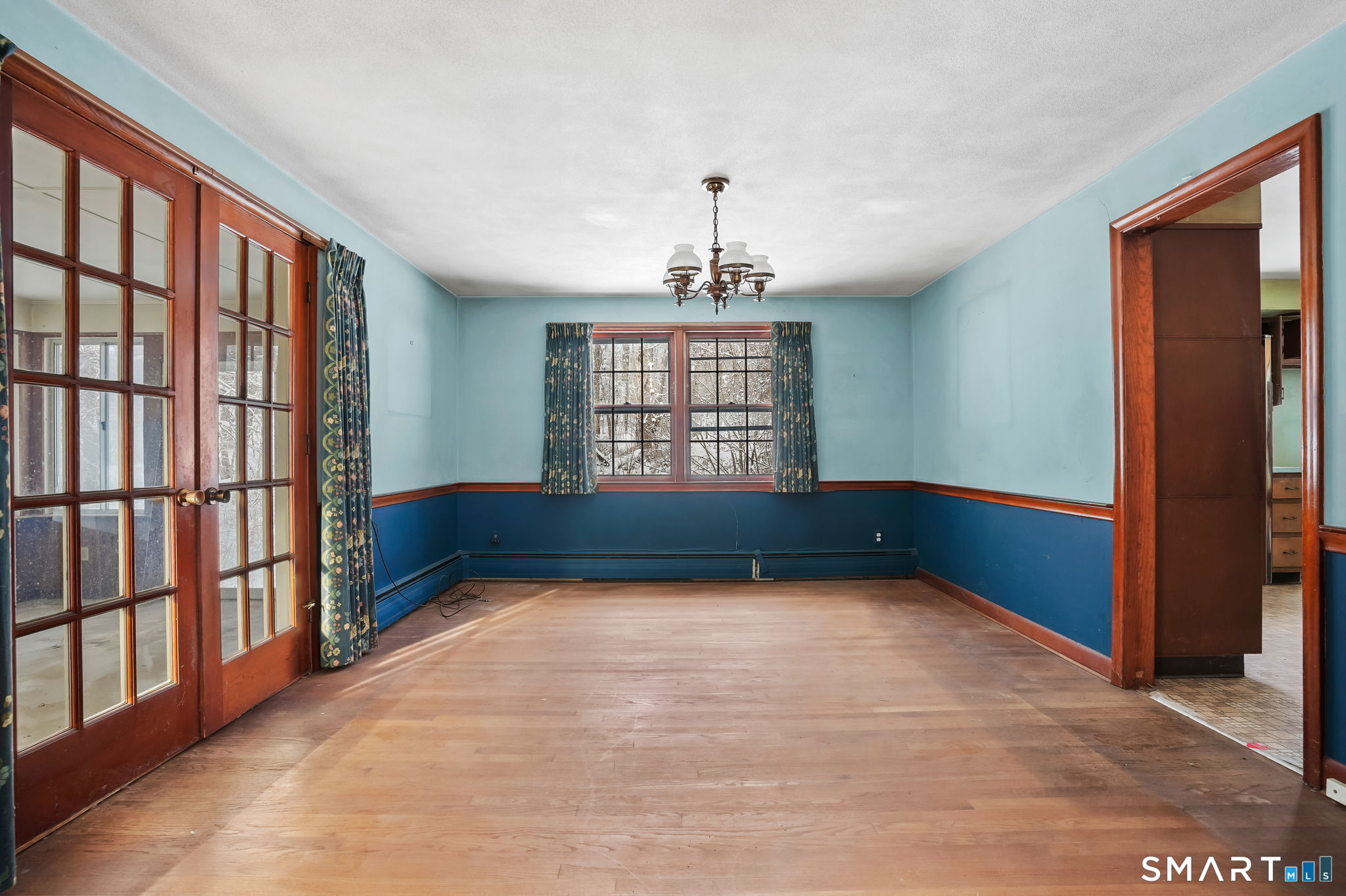 10 Pasture Lane Simsbury, CT 06092 - Photo 9 of 40 a view of an empty room with a window