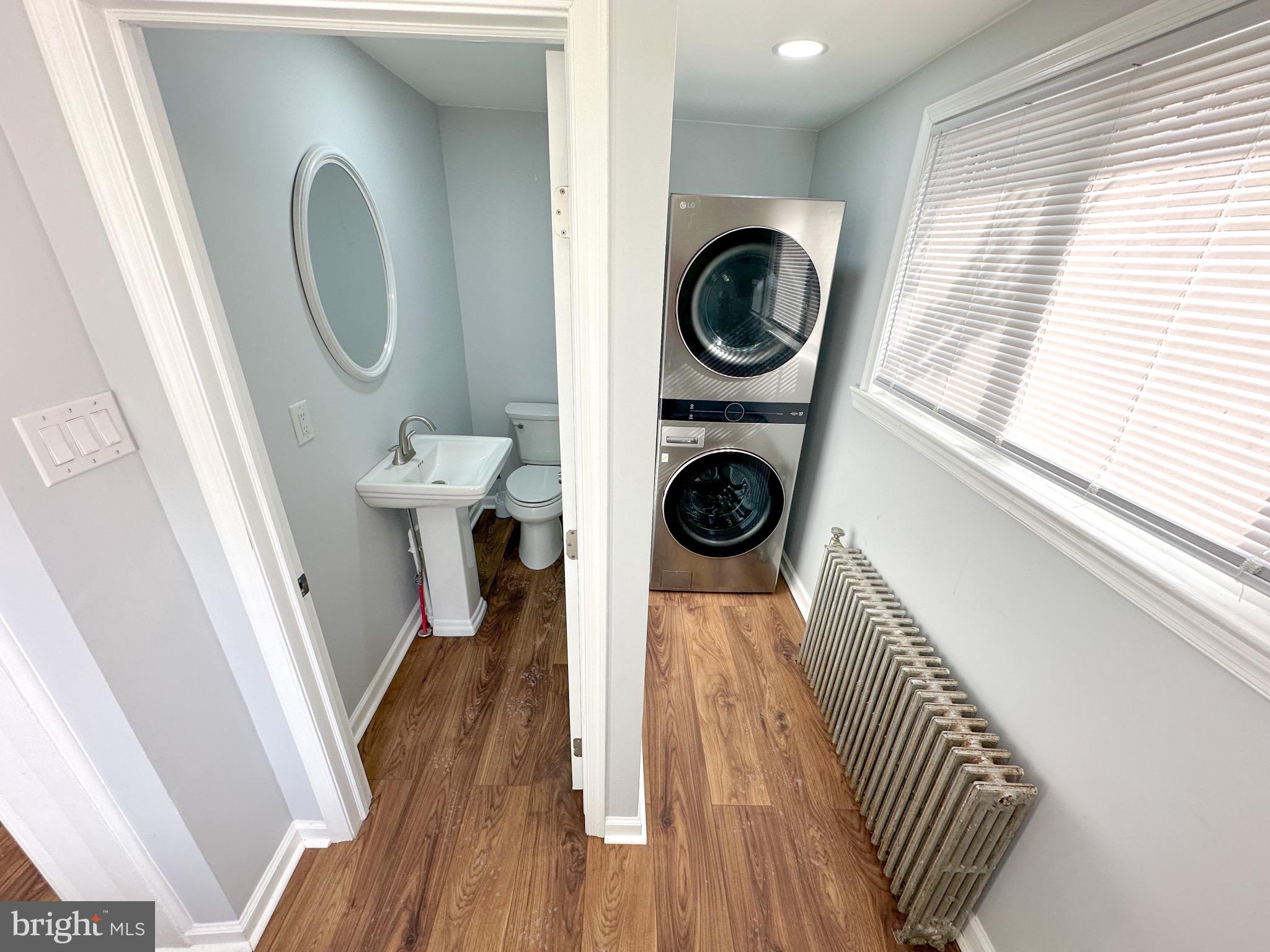 437 Markle Street Philadelphia, PA 19128 - Photo 8 of 20 a view of a bedroom with washer and dryer