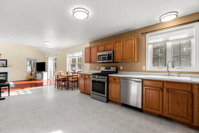 $675,000 | 1 Patricia Lane, Amherst, NH 03031